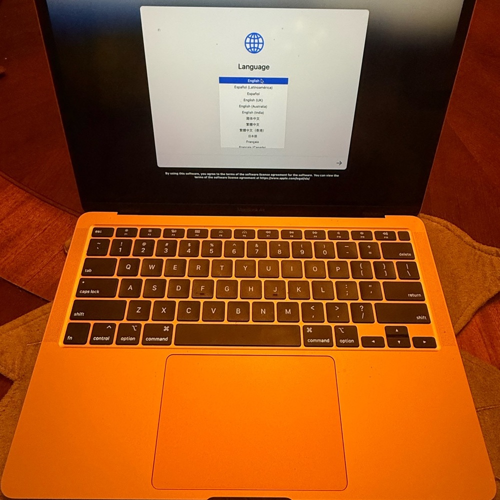 Apple MacBook Air - Gold - Picture 5 of 9